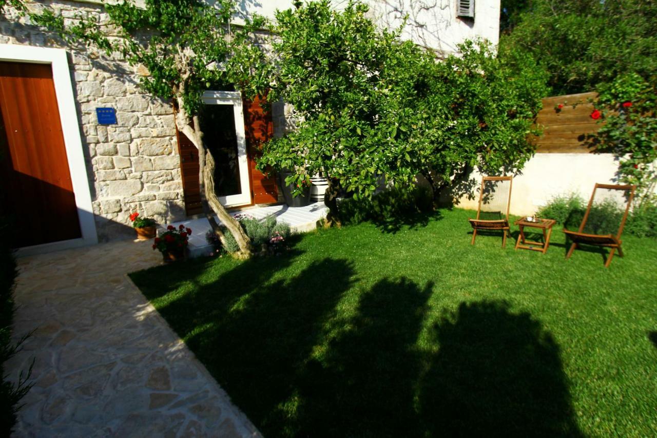 Appartamento Old House Sveti Filip i Jakov Esterno foto